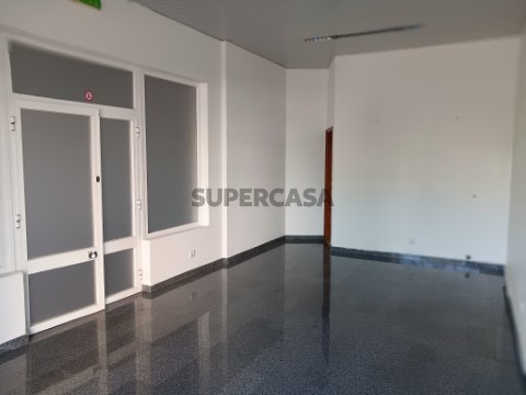 Escritório na Avenida do Casal da Serra, Póvoa de Santa Iria e Forte da Casa