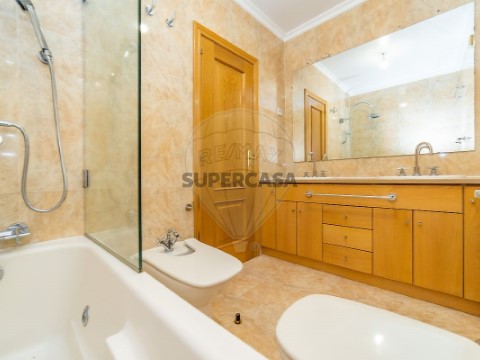 Apartamento T5 em Santo António dos Olivais, Coimbra