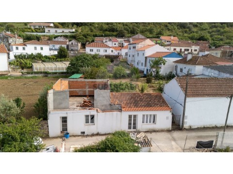 Moradia T2 em Santo Quintino, Sobral de Monte Agraço