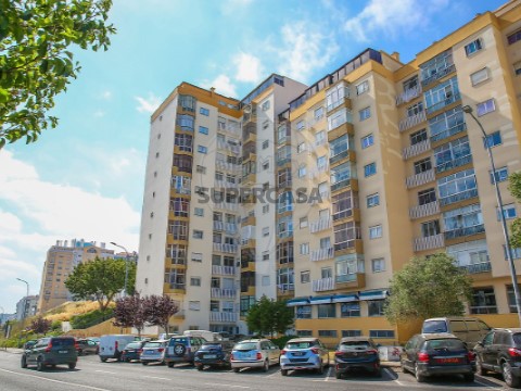 Apartamento T3 em Venteira, Amadora