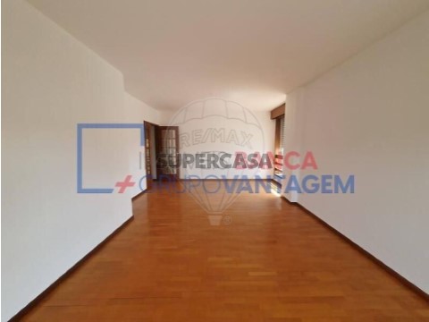 Apartamento T2 em Cidade da Maia, Maia
