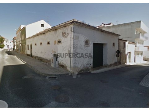 Entrepôt au Rio Maior, Rio Maior