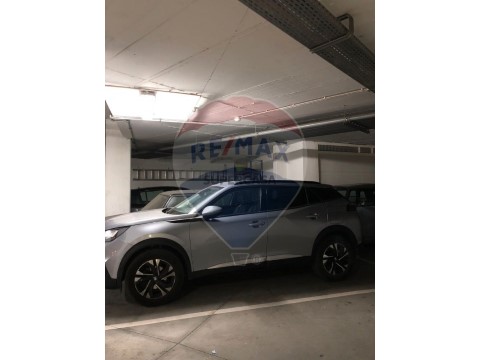 Garagem em Malagueira e Horta das Figueiras, Évora