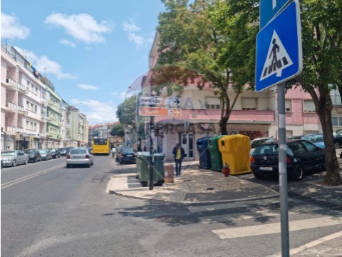 Apartamento T3 em Venteira, Amadora