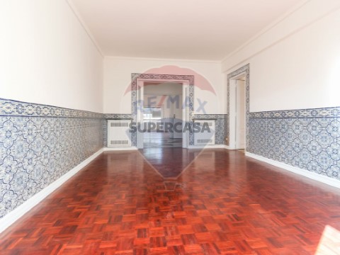 Apartamento T8 em São Domingos de Benfica, Lisboa