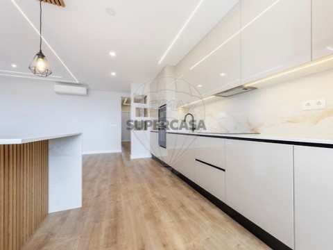 Apartamento T3 em Alfragide, Amadora