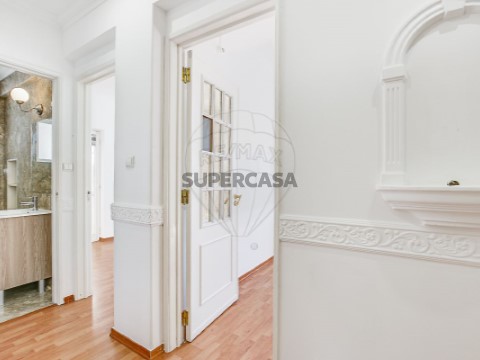 Apartamento T2 em Carnide, Lisboa