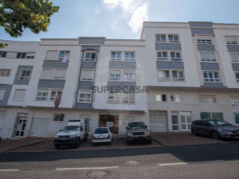 Apartamento T2 em Mina de Água, Amadora