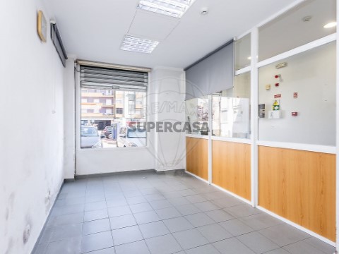 Apartamento T0 em Mina de Água, Amadora