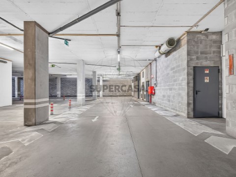 Garagem em Cidade de Santarém, Santarém
