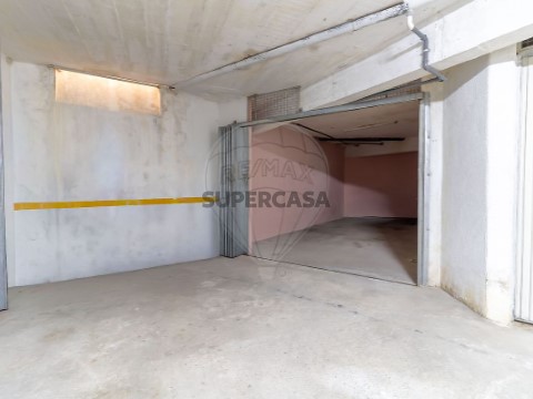 Garagem em Alverca do Ribatejo e Sobralinho, Vila Franca de Xira