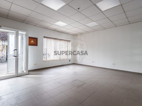 Loja em Aveiras de Cima, Azambuja