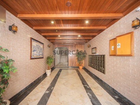 Apartamento T3 em Massamá e Monte Abraão, Sintra