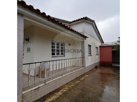 Moradia T3 em Bustos, Troviscal e Mamarrosa, Oliveira do Bairro
