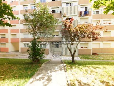 Apartamento T3 em Santo António da Charneca, Barreiro