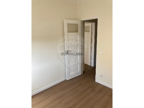 Apartamento T2 em Nossa Senhora do Pópulo, Coto e São Gregório, Caldas da Rainha