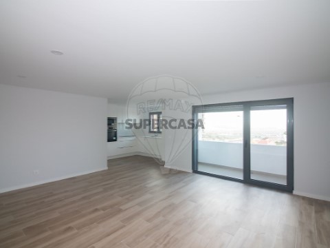 Apartamento T2 em Alenquer (Santo Estêvão e Triana), Alenquer