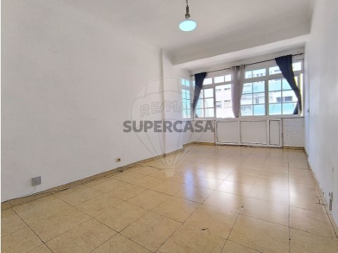 Apartamento T3 em Mina de Água, Amadora