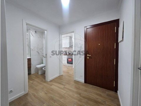 Apartamento T2 em Baixa da Banheira e Vale da Amoreira, Moita
