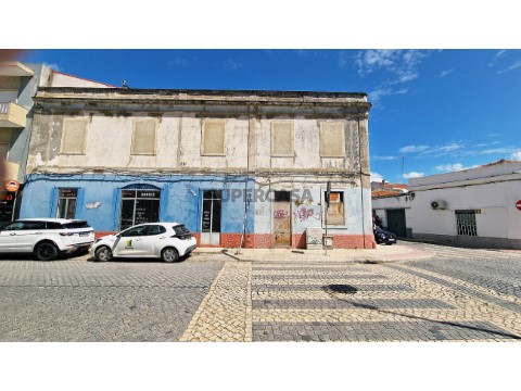 Prédio em Montijo e Afonsoeiro, Montijo