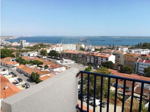 Apartamento T4 em União das Freguesias de Setúbal, Setúbal