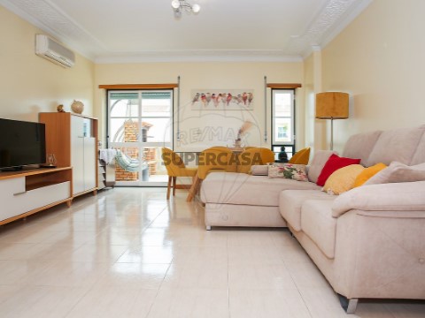 Apartamento T2 em Alenquer (Santo Estêvão e Triana), Alenquer