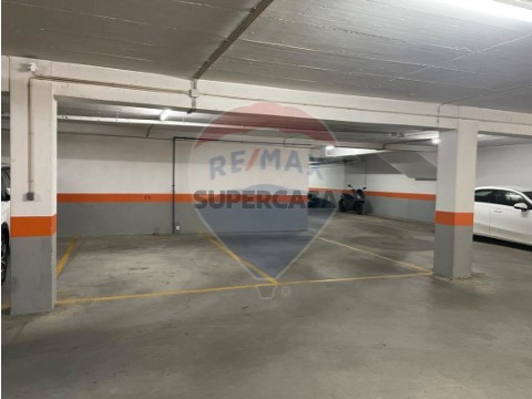 Garage au São Domingos de Benfica, Lisboa