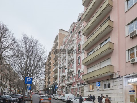 Apartamento T8 em Avenidas Novas, Lisboa