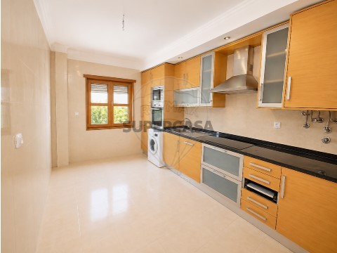Apartamento T2 em Venteira, Amadora