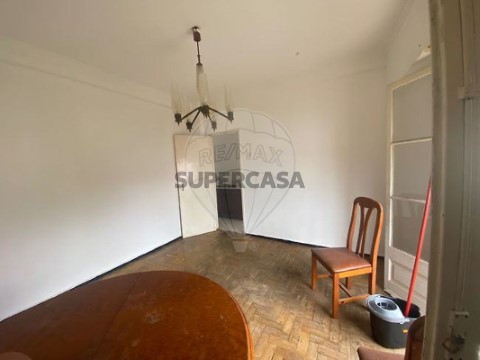 Prédio em Encosta do Sol, Amadora