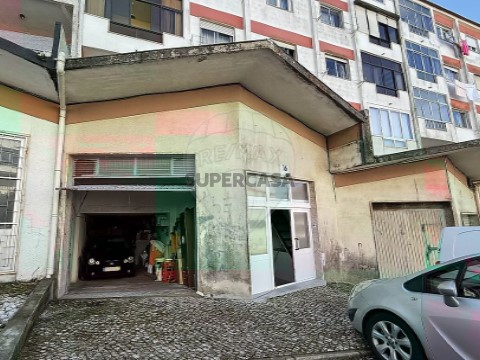Garagem em Agualva e Mira-Sintra, Sintra