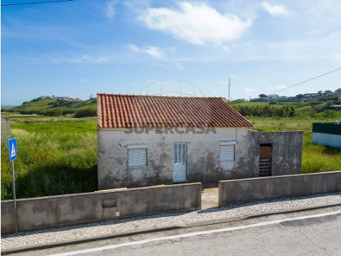 Moradia T2 em São Pedro da Cadeira, Torres Vedras