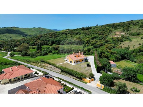 Moradia T4 em Enxara do Bispo, Gradil e Vila Franca do Rosário, Mafra
