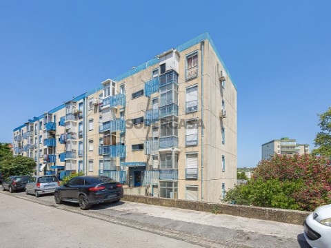 Apartamento T3 em Santo António dos Cavaleiros e Frielas, Loures