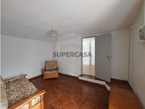 Moradia T2 em Santo Quintino, Sobral de Monte Agraço
