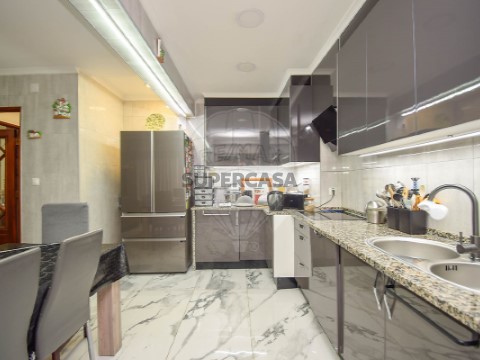 Apartamento T3 em Póvoa de Santo Adrião e Olival Basto, Odivelas