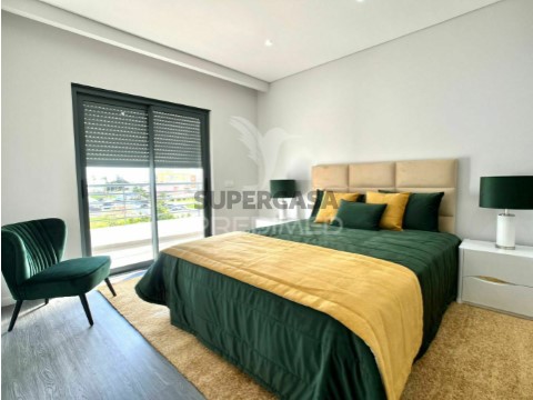 Apartamento T3 em Quelfes, Olhão