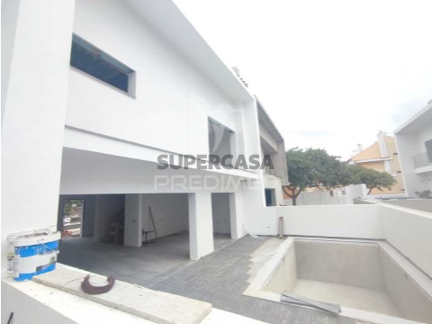 Moradia em Banda T4 em Alcochete, Alcochete