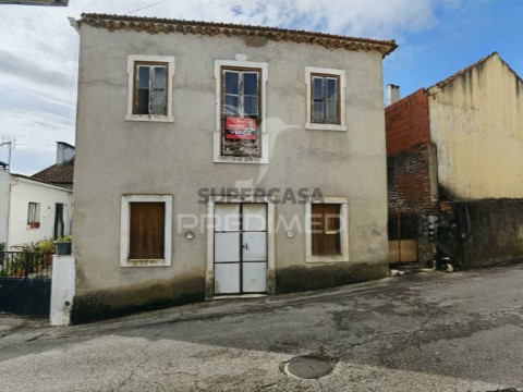 Moradia T3 em Malhou, Louriceira e Espinheiro, Alcanena