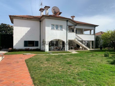 Haus 5 Zimmer auf Vila Nova de Famalicão e Calendário, Vila Nova de Famalicão