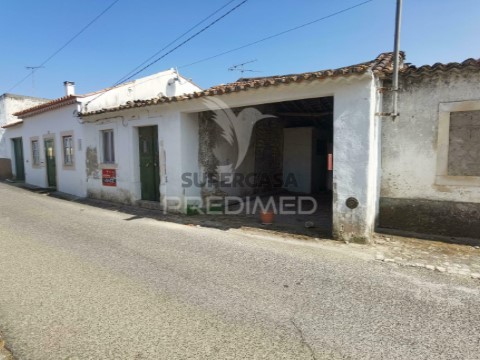 Moradia em Banda T2 em Bugalhos, Alcanena