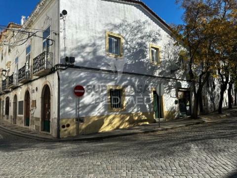 建筑 在 Assunção, Ajuda, Salvador e Santo Ildefonso, Elvas