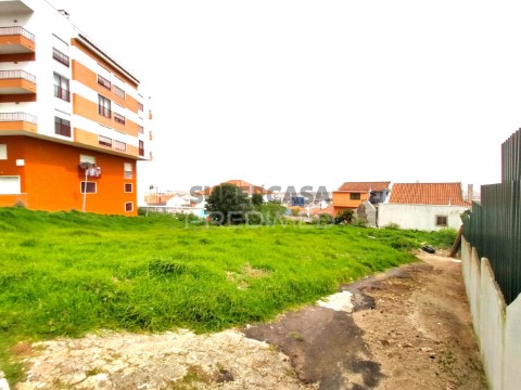 Terreno em Mina de Água, Amadora