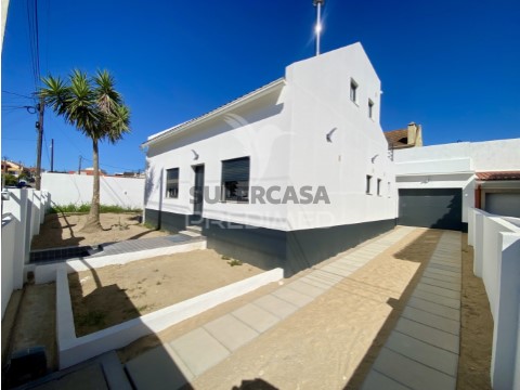 Moradia T3 em Charneca de Caparica e Sobreda, Almada