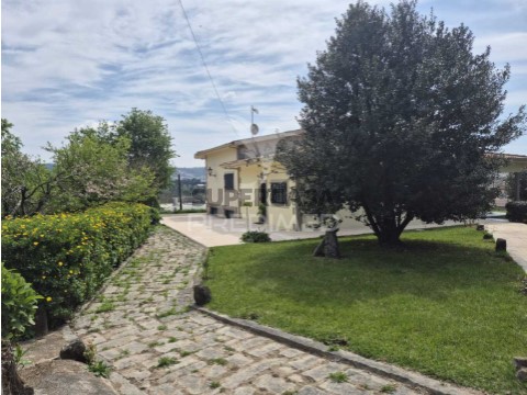 Moradia T4 em Lago, Amares