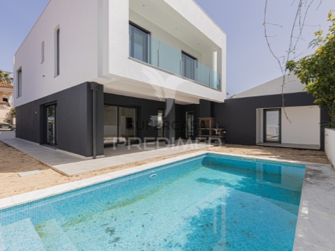 Haus 4 Zimmer auf Charneca de Caparica e Sobreda, Almada