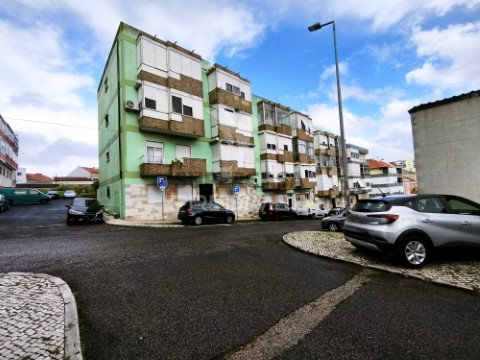Apartamento T2 em Águas Livres, Amadora