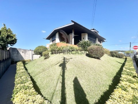 Moradia Geminada T4 em Moreira, Maia