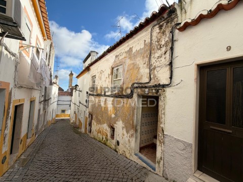 建筑 在 Assunção, Ajuda, Salvador e Santo Ildefonso, Elvas