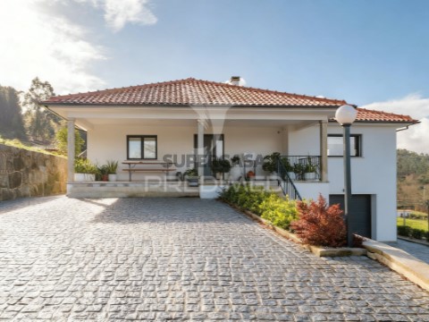 Moradia T5 em Rubiães, Paredes de Coura